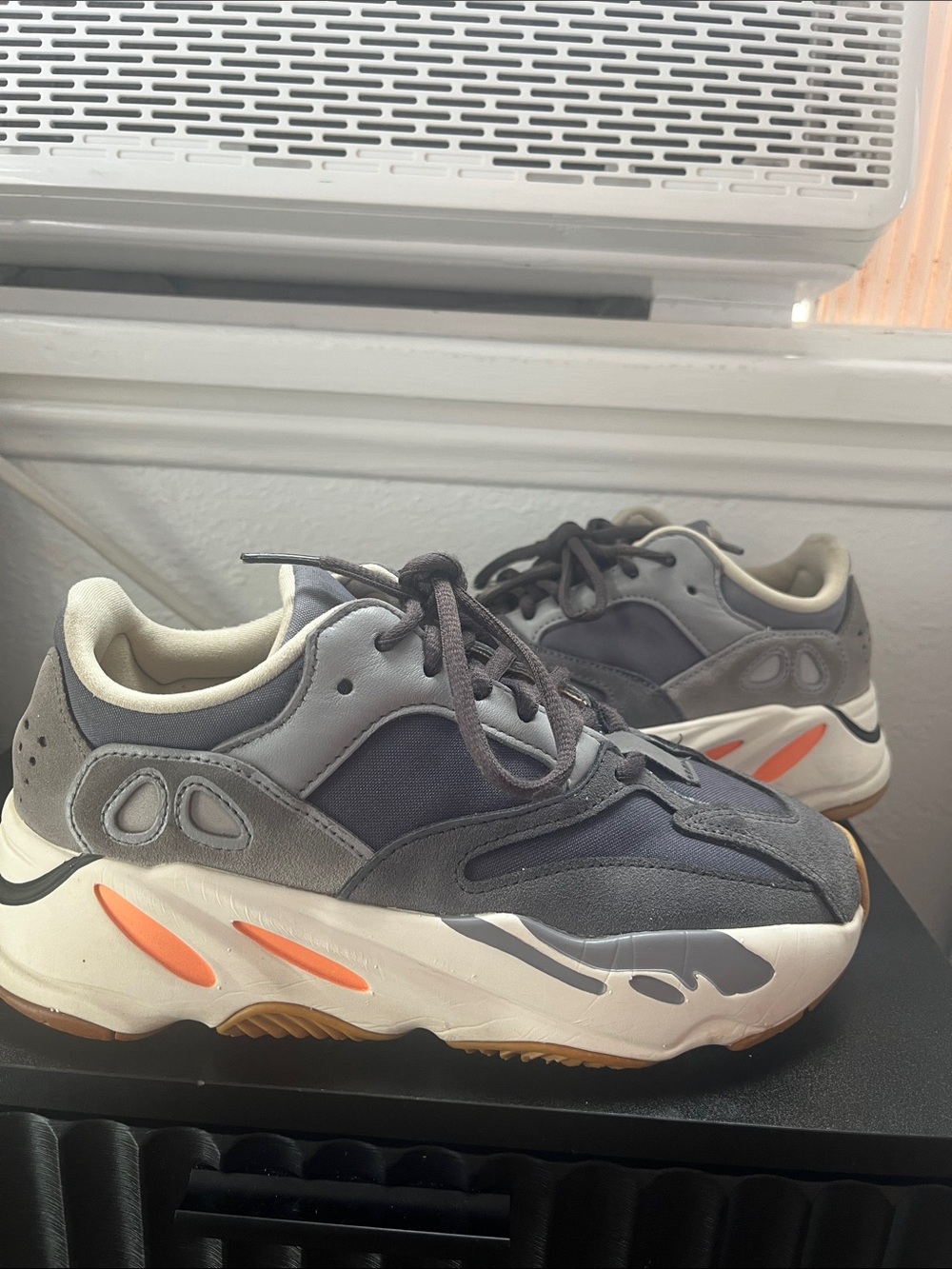 adidas Yeezy Boost 700